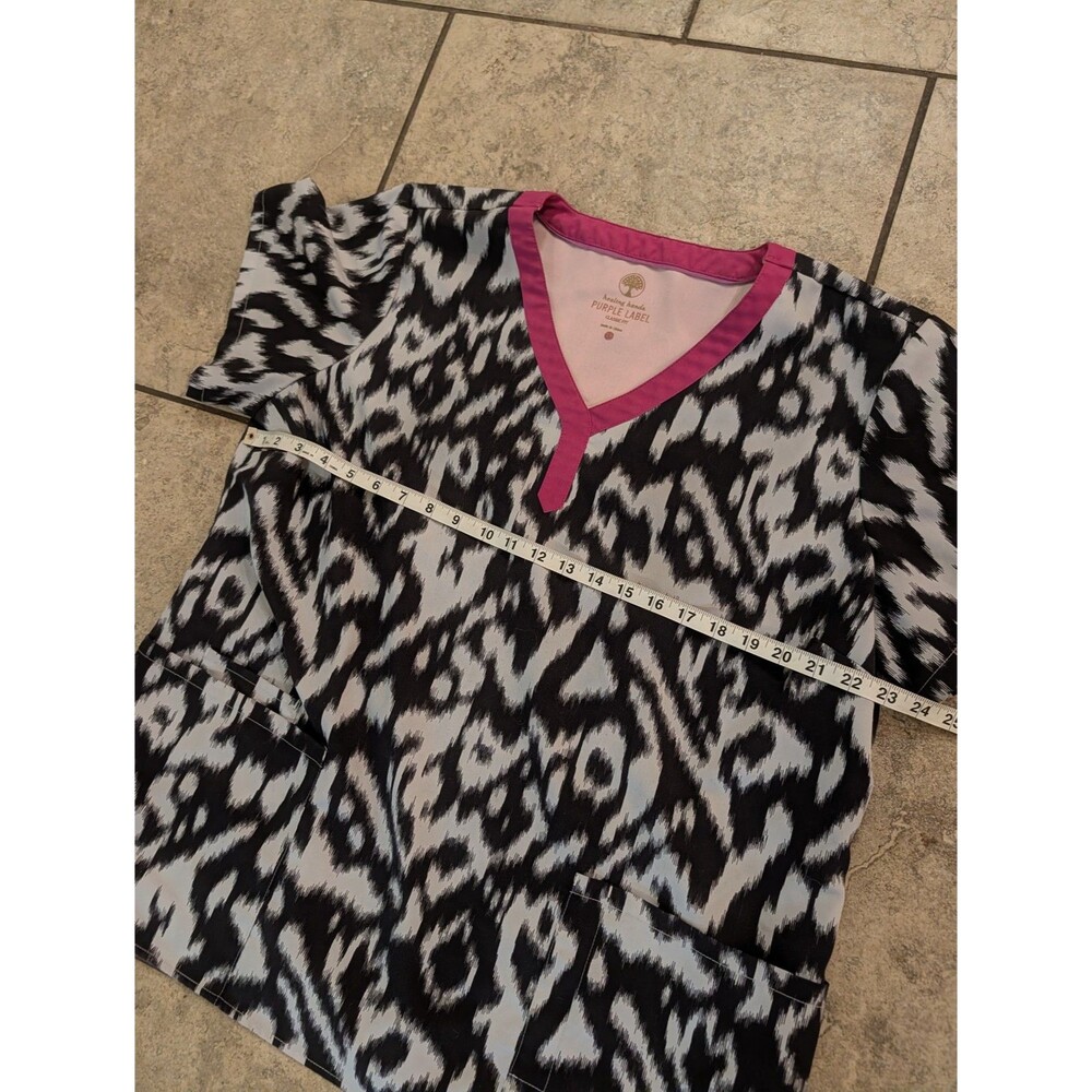 Healing Hands Purple Label Scrub Top Womens S Black White Ikat Pink Trim - Picture 9 of 10